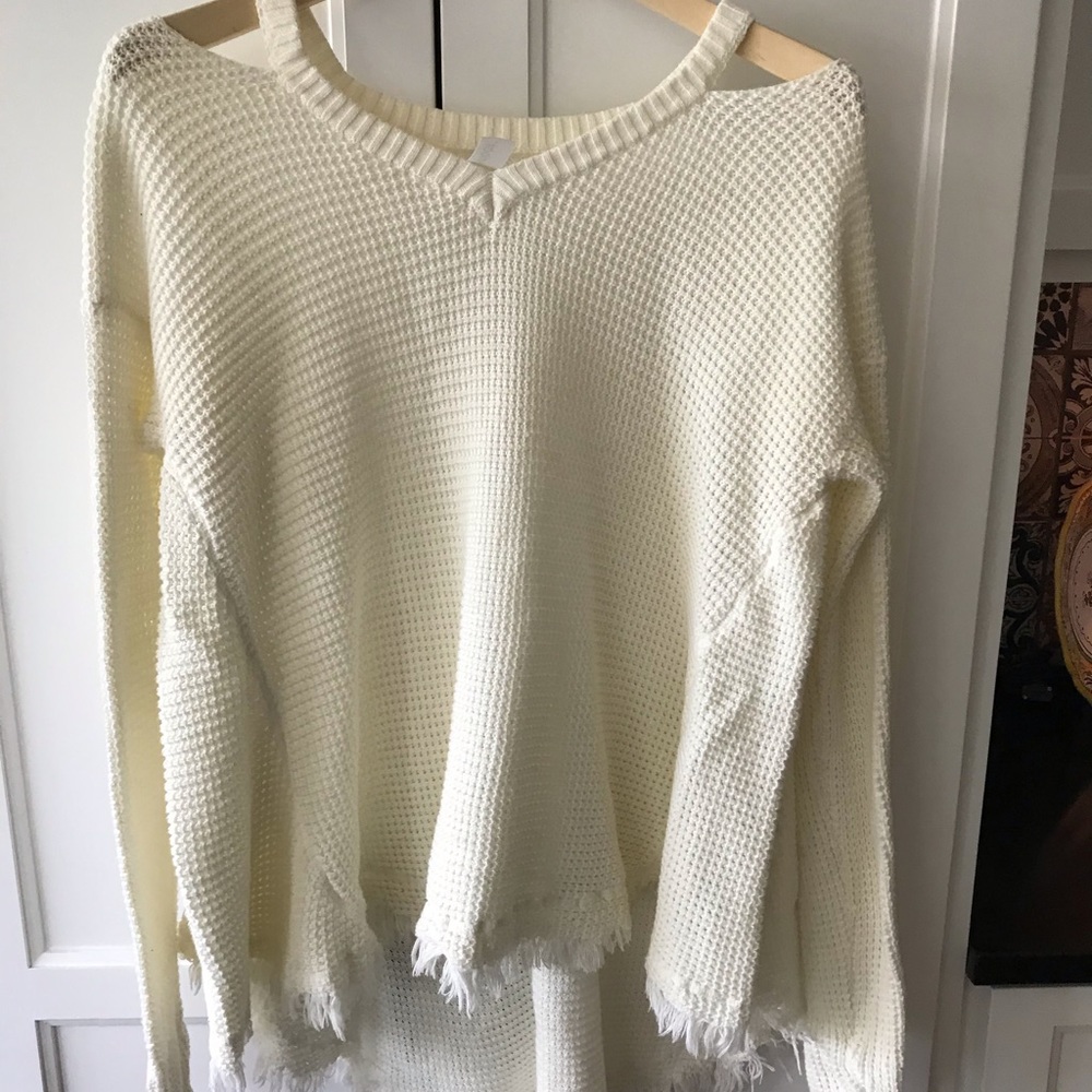 Peekaboo sleeves sweater
